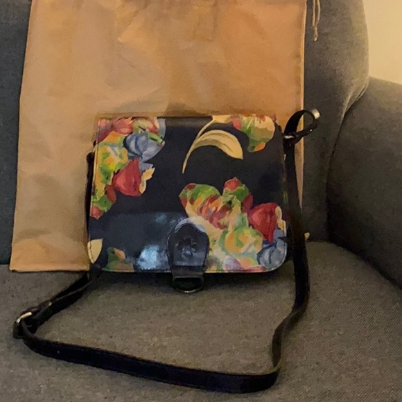 Patricia Nash Ilina Floral Crossbody Bag - Navy
Le Fleur Collection - Picture 6 of 10